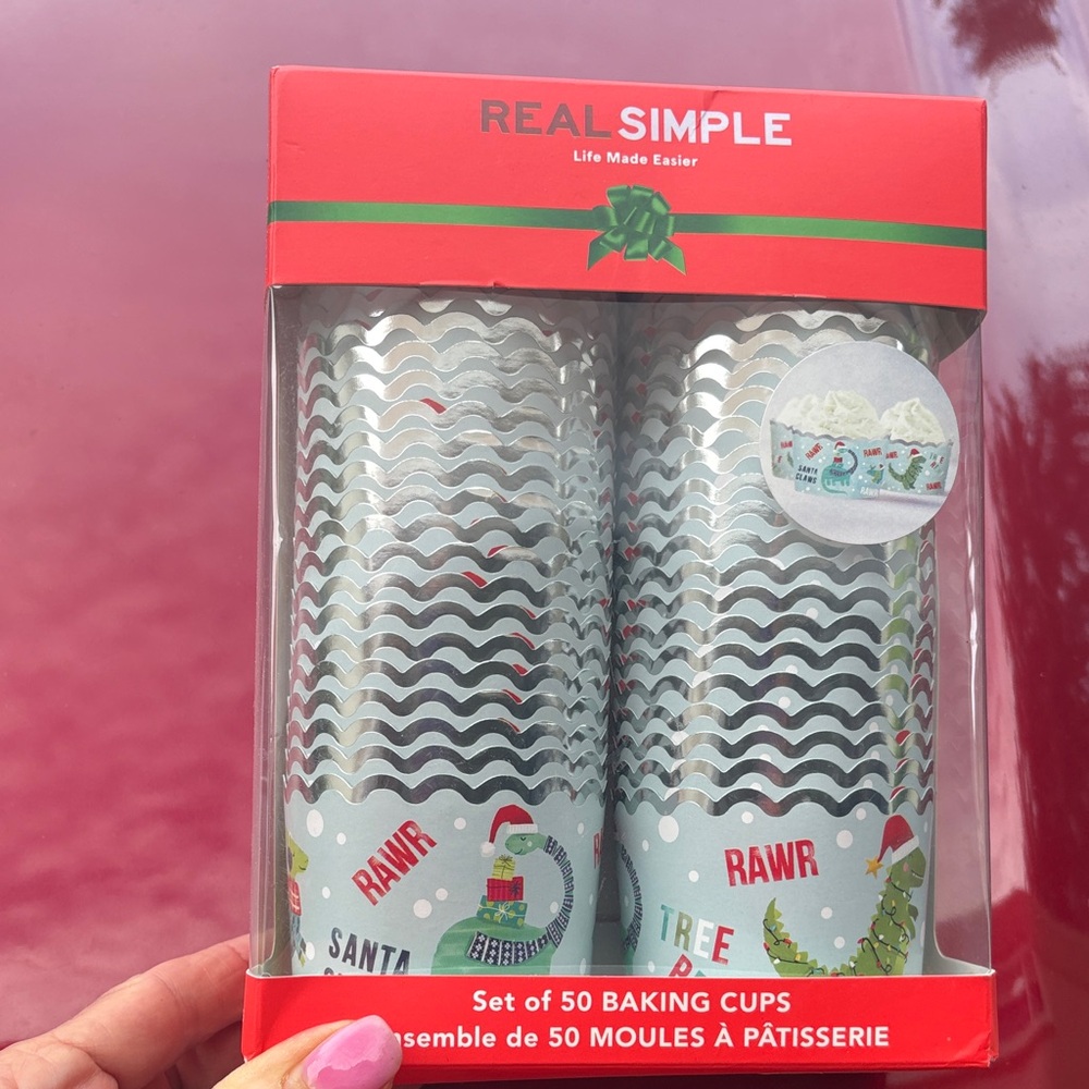 New never used set of Christmas dinosaur themed baking cups